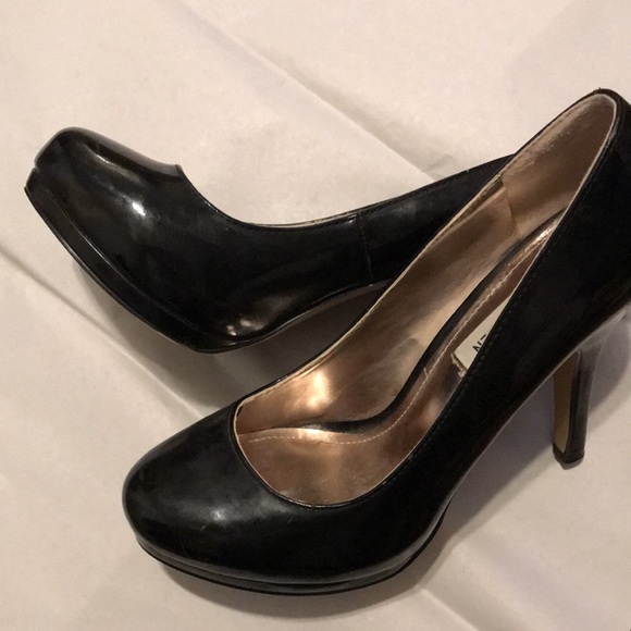 Size 7 1/2 Steve Madden pumps - Picture 3 of 8